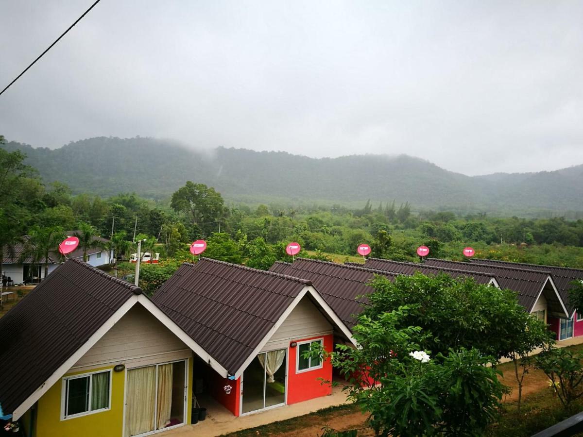 Baan Rai Pray Rung Kaeng Krachan Ban Tha Ling Lom Exterior foto